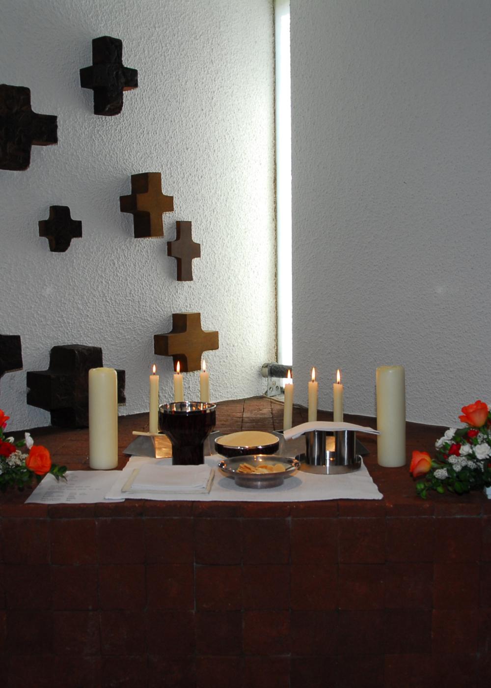 Apostelkreuze und Abendmahl