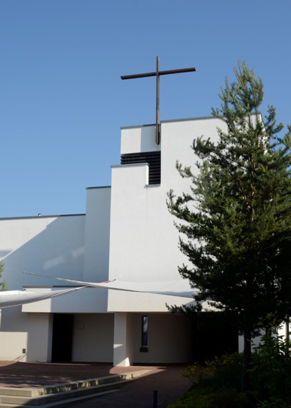 Kirche St. Ulrich mit Vorplatz